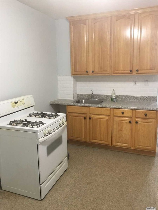 Foto del edificio - 84-30 Little Neck Pkwy
