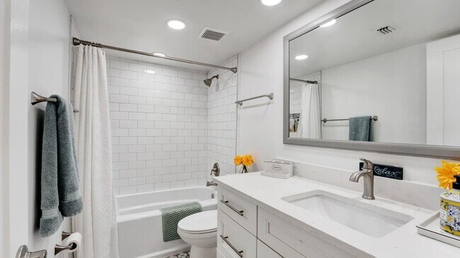 Foto del edificio - 955 Dotterel Rd