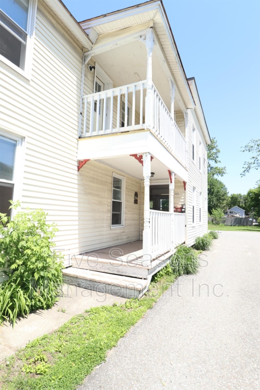 Building Photo - 128 N Winooski Ave