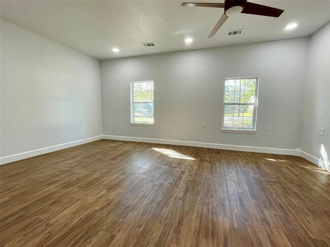 Building Photo - 329 Bush Dr