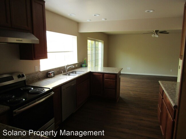 Building Photo - 3 br, 2.5 bath House - 504 Yuba Cr.