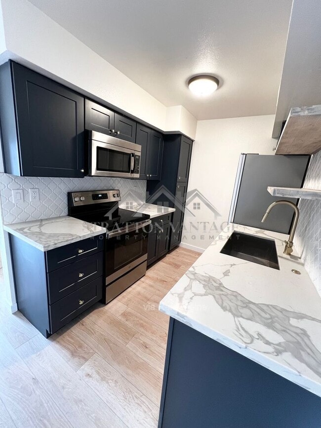 Building Photo - 2625 E Indian School Rd