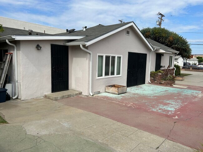 Building Photo - 3947 Delta Ave