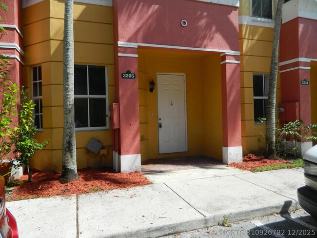 Building Photo - 3305 Shoma Dr