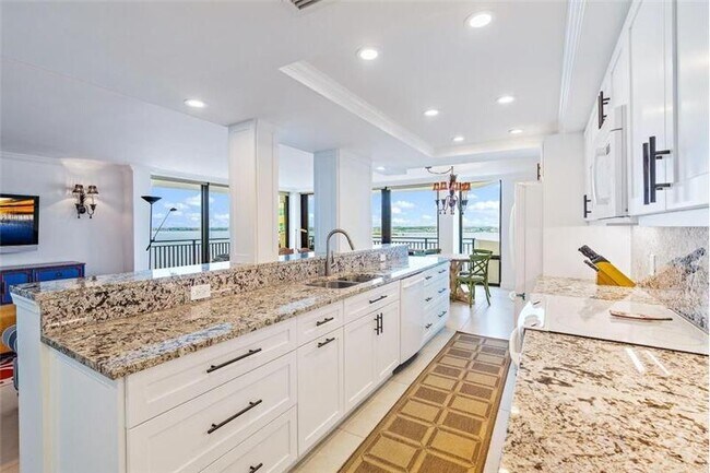 Building Photo - 5460 N Ocean Dr