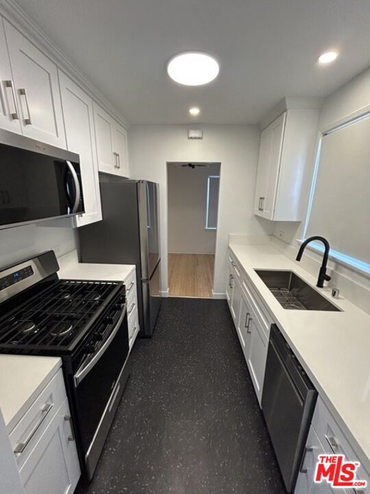Building Photo - 10574 Ayres Ave