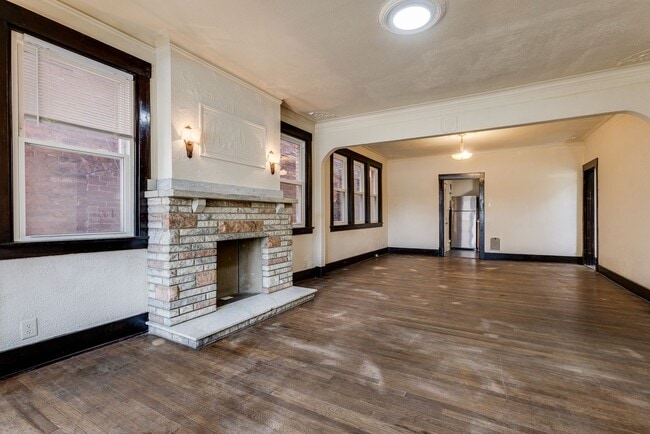 Building Photo - 609 E Warrington Ave