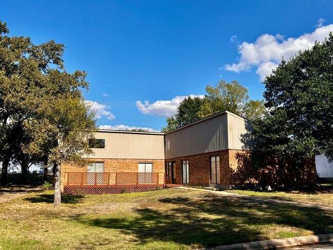 Foto del edificio - 2600 Arbor Dr
