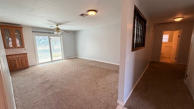 Foto del edificio - 40005 Benson Park Rd