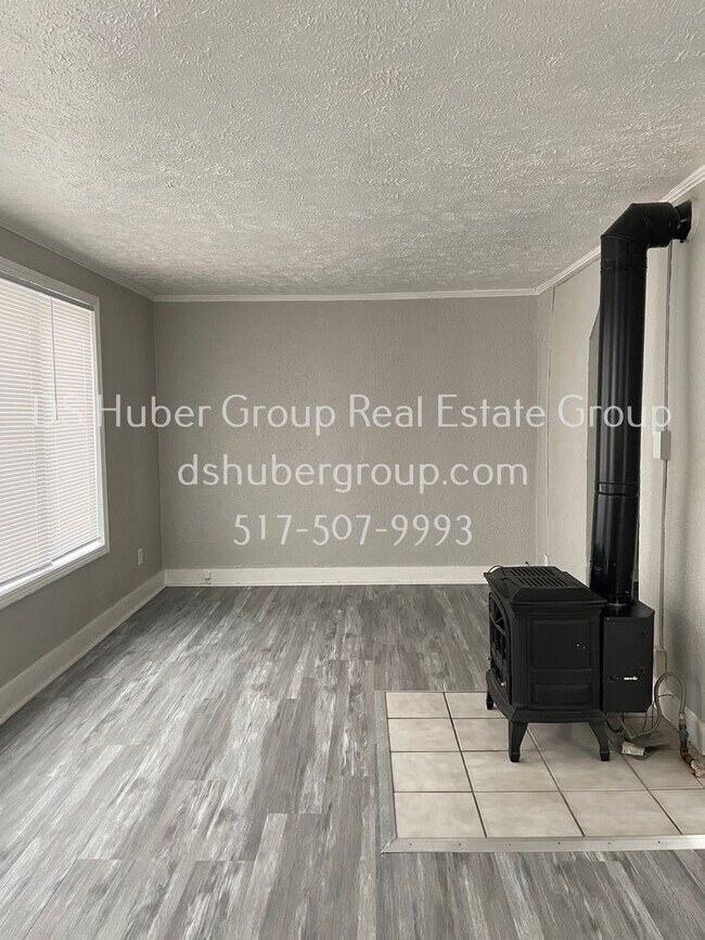 Building Photo - 720 Loa St