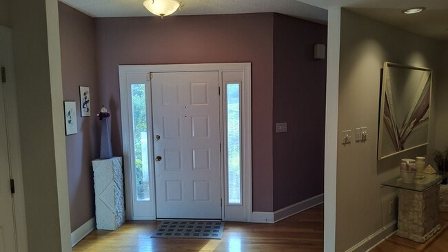 Building Photo - 423 Brightwood Dr