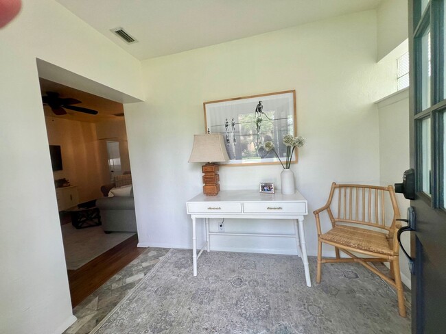 Building Photo - 6-8 MONTH FURNISHED RENTAL -NE ST. PETE 2/...