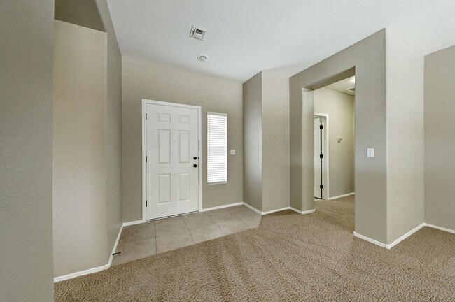 Building Photo - 2613 Rangely Ave
