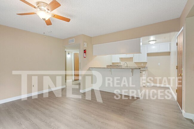 Foto del edificio - 5012 Sunshine Ln