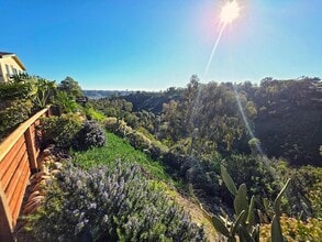 Building Photo - 2402 Meadow Lark Dr