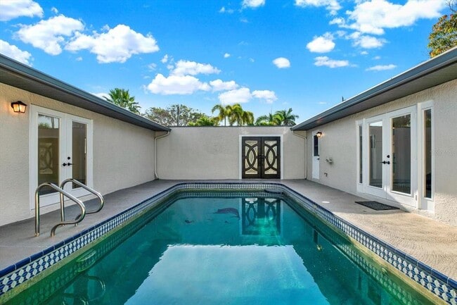 Building Photo - 47 Dolphin Dr