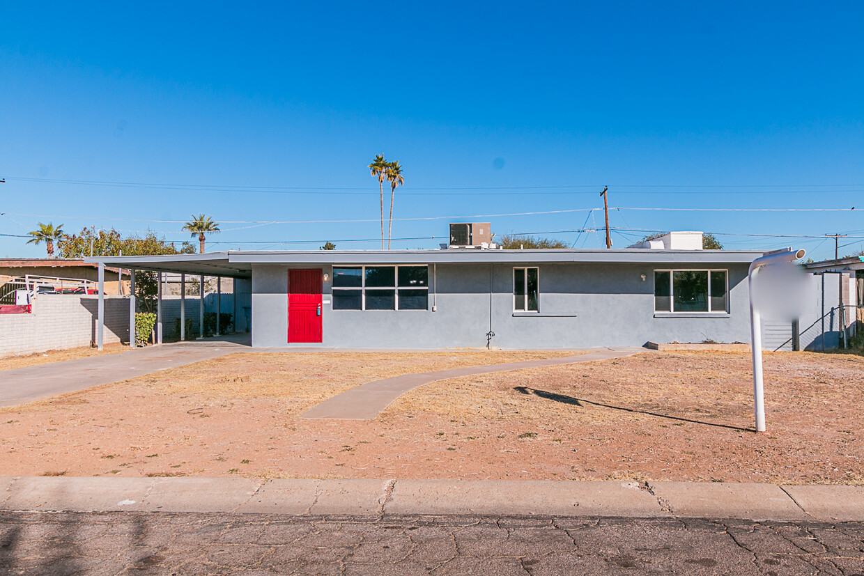 Primary Photo - 3336 E Hubbell St
