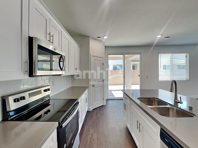 Foto del edificio - 8883 Carmine Cob Ave