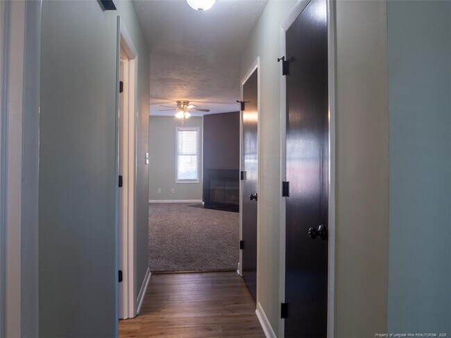 Building Photo - 667 Bartons Landing Pl