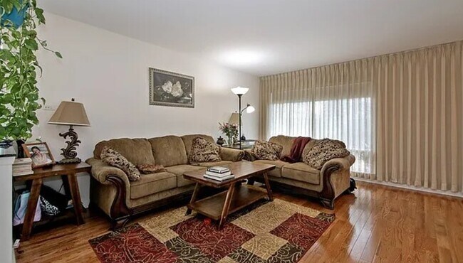 Foto del edificio - 821 Long Rd