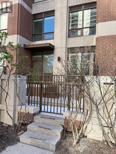 Building Photo - 310-310 Tweedsmuir Ave