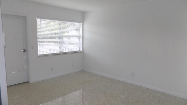 Building Photo - 225 Ocean Breeze St