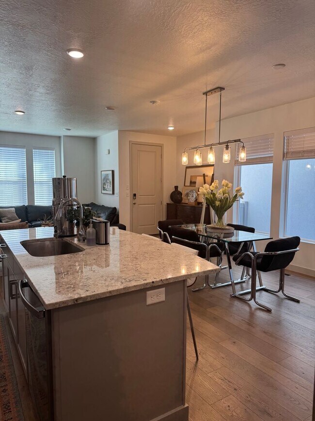 Foto del edificio - 9764 Stafford Ln