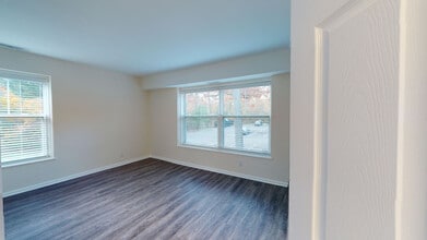 Interior Photo - The Commons at Windsor Gardens
