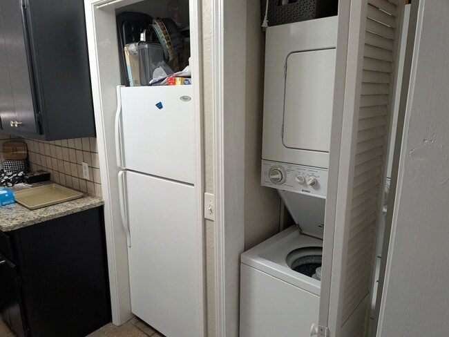 Building Photo - 117 N University Dr