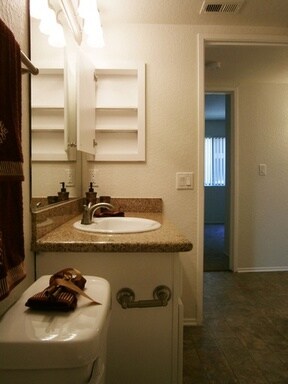 Building Photo - 8255 Vineyard Ave