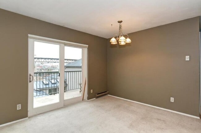 Building Photo - 2 bedroom in Seattle WA 98105