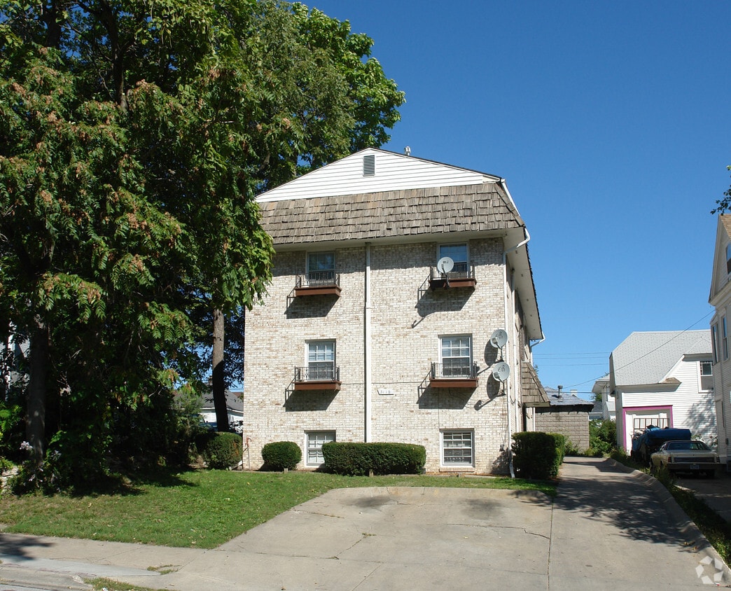 Primary Photo - 3116 Chicago St