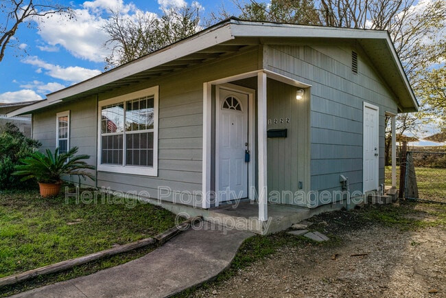 Building Photo - 1222 W Thorain Blvd