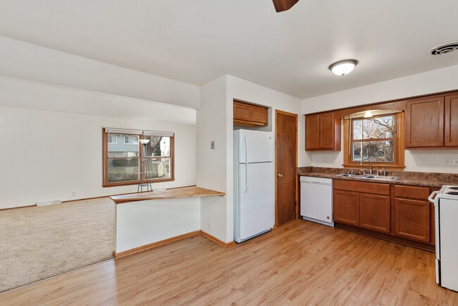 Building Photo - 11613 W Diane Dr