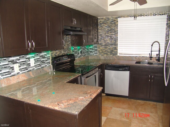 Building Photo - 2 br, 1 bath Condo - 700 East Mesquite Cir...