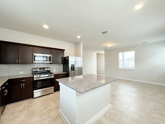 Building Photo - 424 Hortus Dr