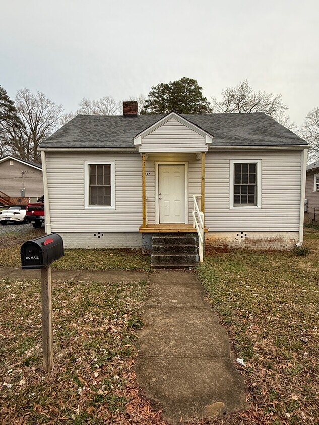 Primary Photo - 217 Westside Dr