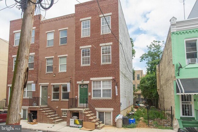 Building Photo - 1835 Willington St