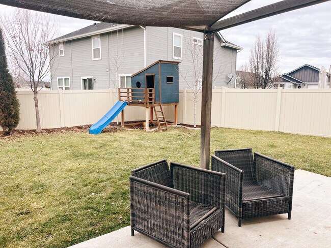 Foto del edificio - 16848 N Breeds Hill Ave