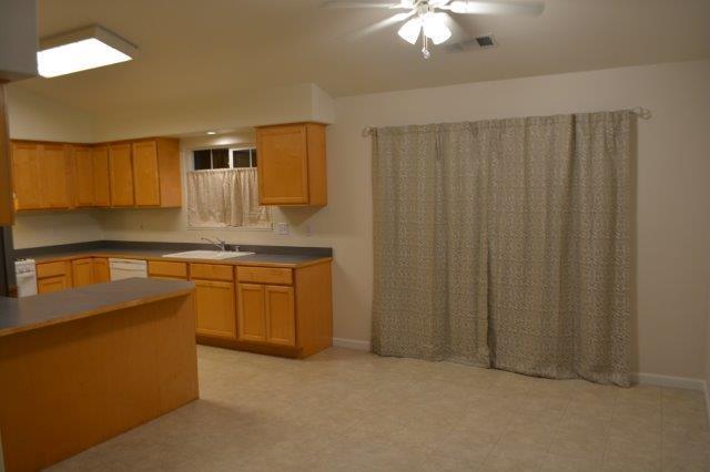 Building Photo - Well situated, super clean 3/2 in McKinley...