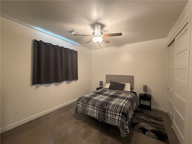 Foto del edificio - 3561 N Burbank St