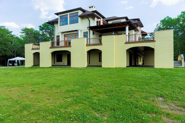Foto del edificio - 12 Blueberry Hill Rd
