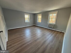 Building Photo - 27 Wallingford Ave