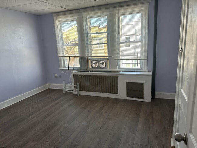 Building Photo - 716 Drexel Ave