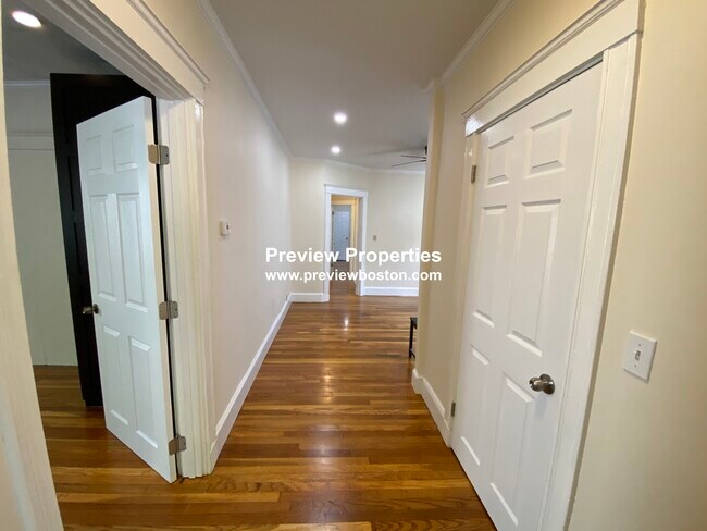 Building Photo - 60 Kenrick St