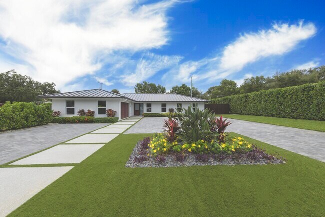 Building Photo - 2501 W Edgewater Dr