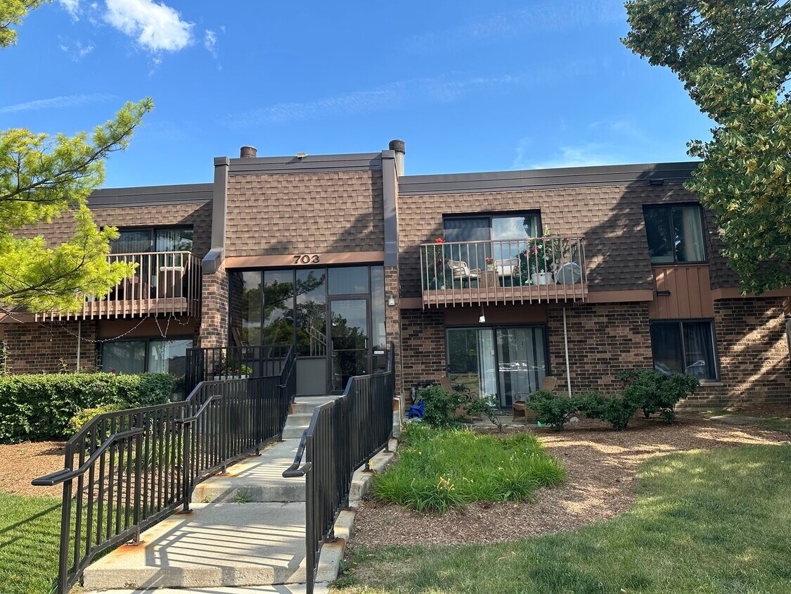 Foto principal - 703 Waterford Rd S