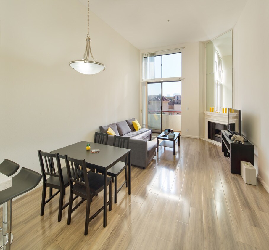 Foto principal - 10930 Ashton Ave