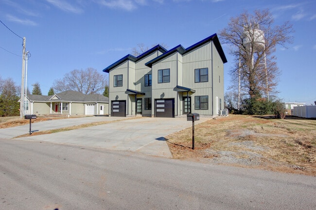 Foto del edificio - 102 Rosenwald St