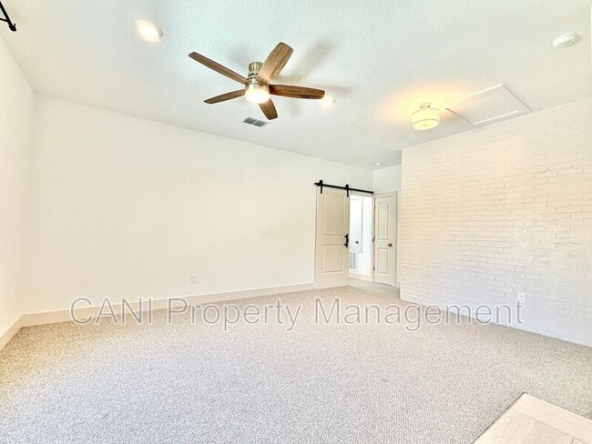 Foto del edificio - 728 Ellwood Ave